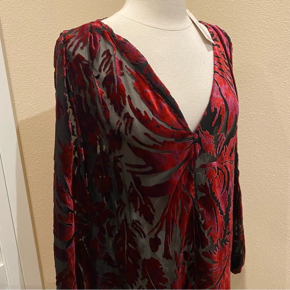NWT Mika Mindel Red Black Multi Burnout Velvet Folliage Cold Shoulder Top XL - Picture 2 of 12